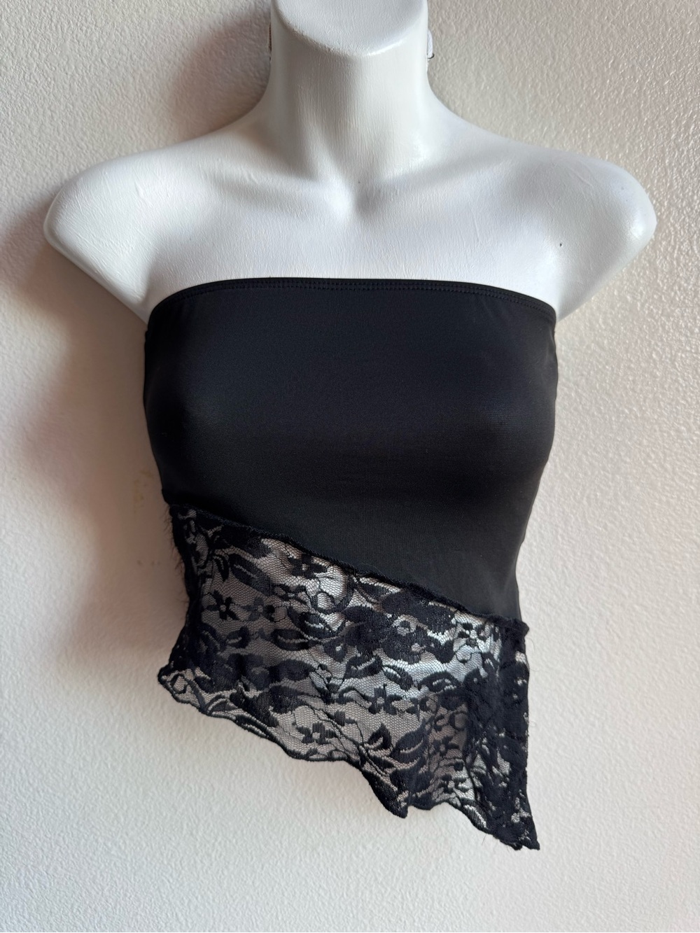 Motel Rocks Black Strapless Asymmetric Lace-Trim Bandeau